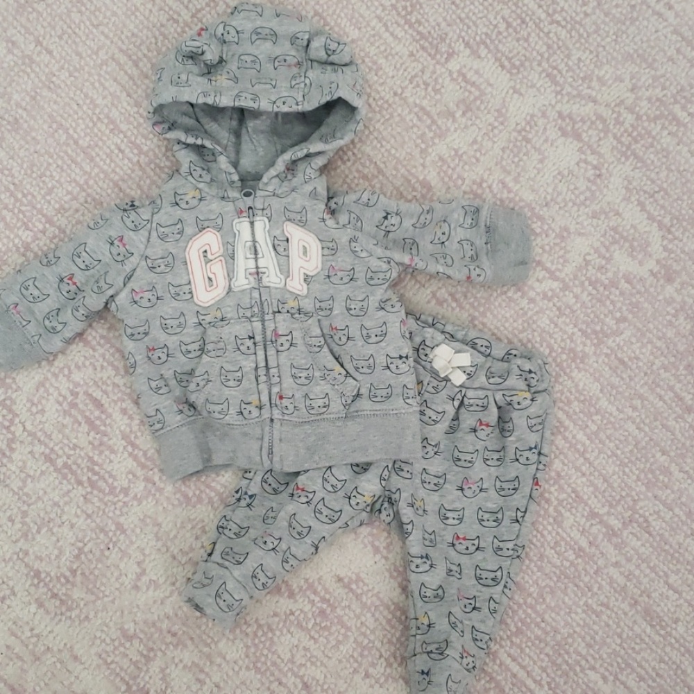 Gap pant/sweater size 0-3 months